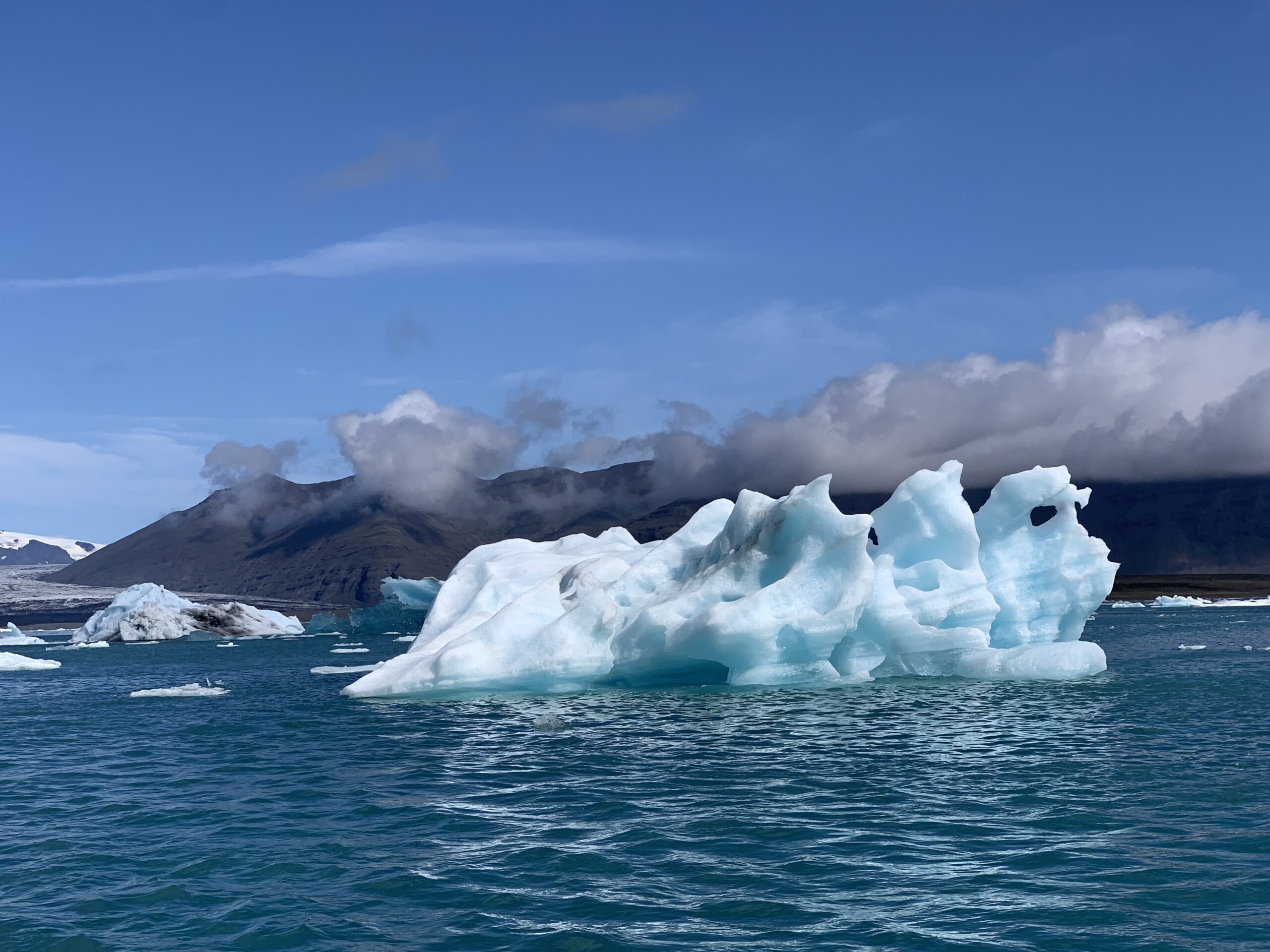 Jökulsárlón 64°04ʹ13ʺN 16°12ʹ42ʺW in: Living with water